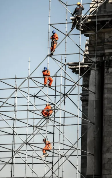 Safety-Focused Facade Scaffolding Systems